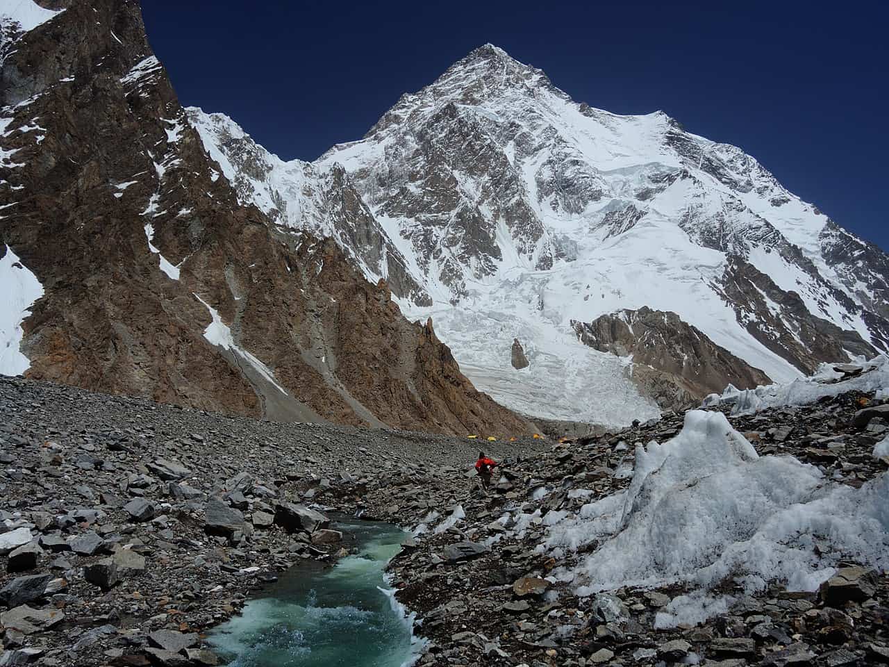 Zimowa wyprawa na K2: Gorzkowska w bazie, Kowalewski ewakuowany