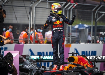 Na zdjęciu: Max Verstappen po wygranej w GP Austrii 2021 na Red Bull Ring; foto: Jure Makovec / SOPA Images / LightRocket via Getty Images