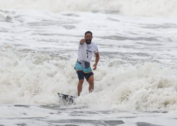 Na zdjęciu: Italo Ferreira, złoty medalista w surfingu na Igrzyskach Olimpijskich Tokio 2020; foto: Ryan Pierse / Getty Images