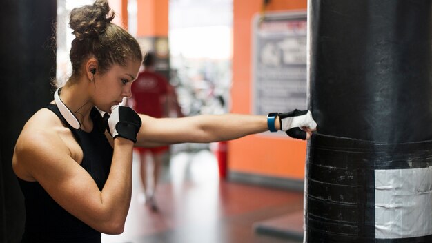 Jakie korzyści zdrowotne przynosi regularny trening sztuk walki?